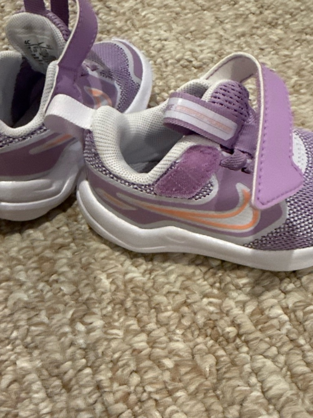 GIRLS' NIKE INFANT COSMIC RUNNER RUNNING SHOES - Picture 5 of 7